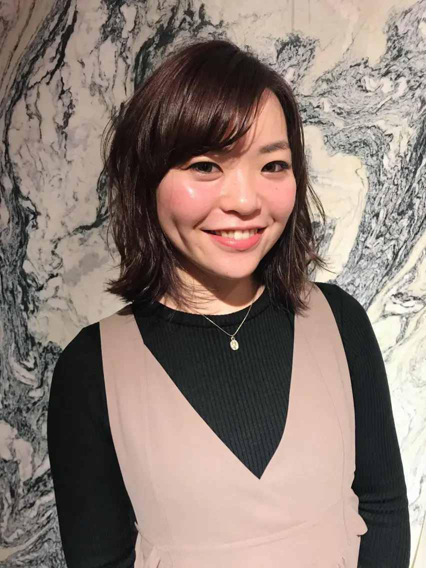 ミディアム カラー グレージュ インナーカラー ピンクカラー 藤井 さと実のヘアスタイル