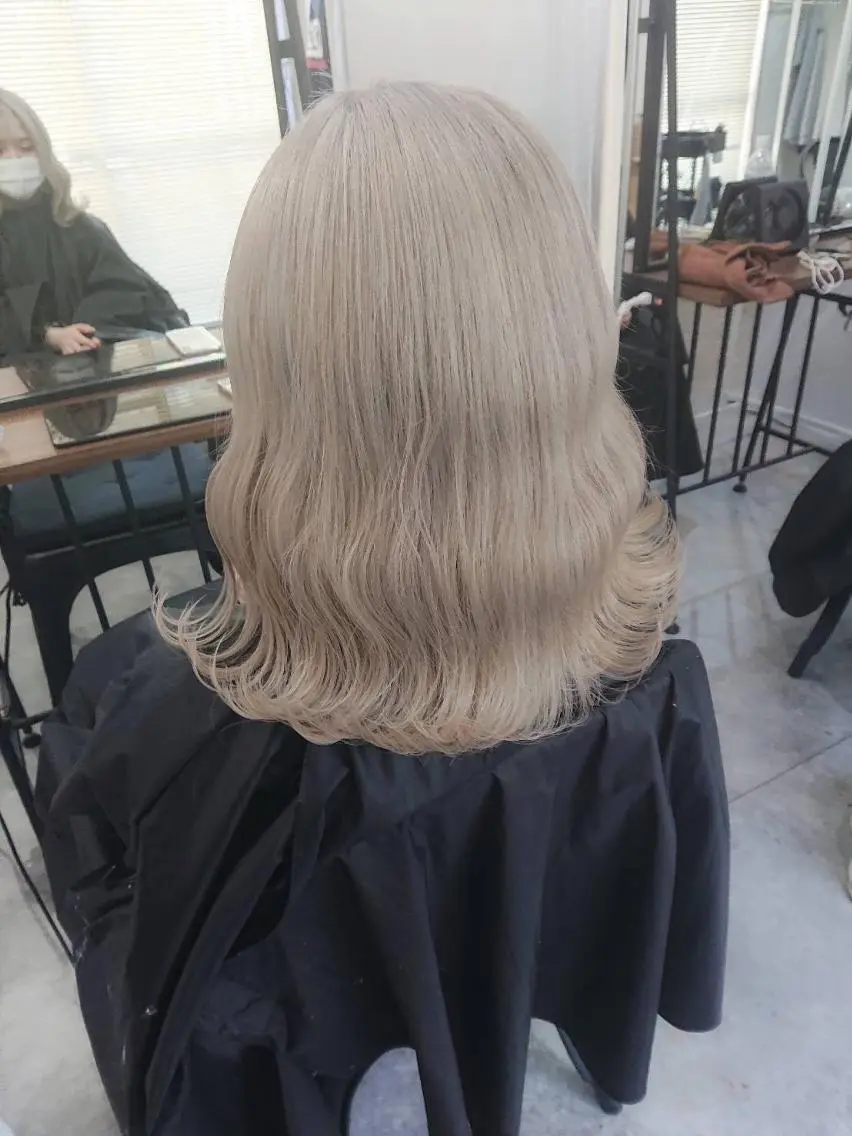 ロング カラー ヘアアレンジ パーマ メンズ キッズ アイブロウ ネイル マツエク・マツパ ショートボブ メンズバレイヤージュ メンズブリーチ メンズハイライト メンズハイトーン カラーソムリエ認定 茶屋町Eir岩本のヘアスタイル