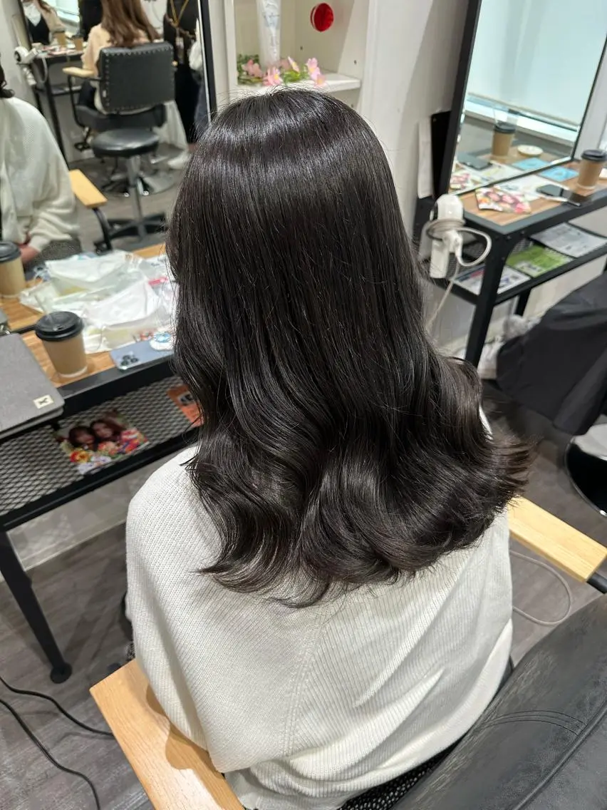 セミロング カラー ダークグレー カット トリートメント 艶髪レイヤー上田 紗也🇰🇷💗のヘアスタイル