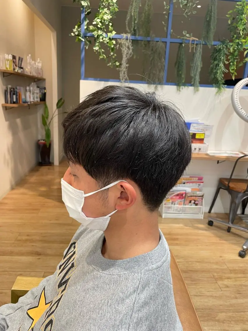ショート メンズ ツーブロック 刈り上げ 亀田 実花のヘアスタイル