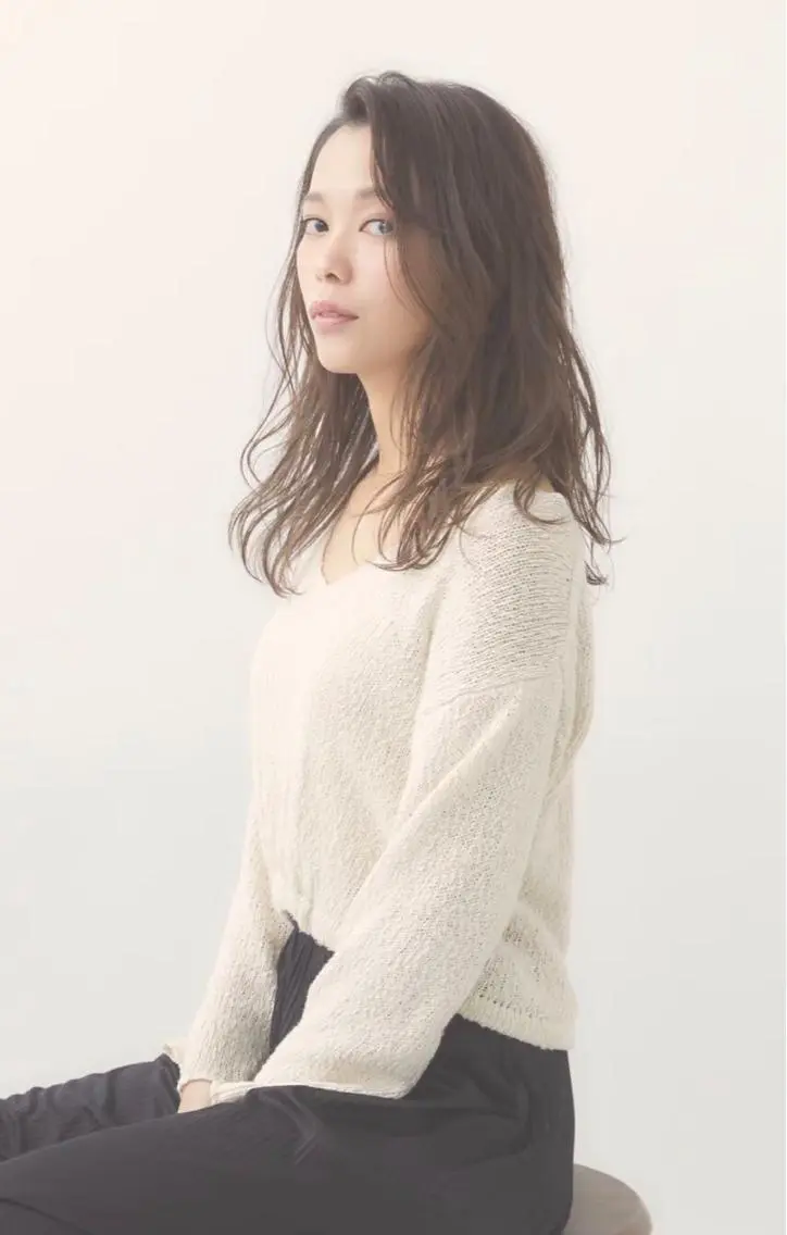 ミディアム カラー パーマ KONOMI スタイリストのヘアスタイル