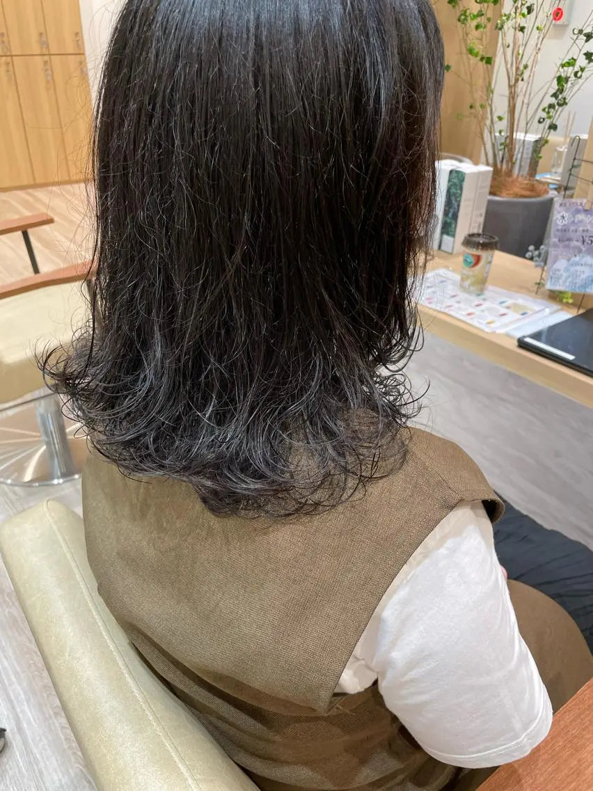 ミディアム パーマ ミディアムパーマ 外ハネヘア 神野 れなのヘアスタイル