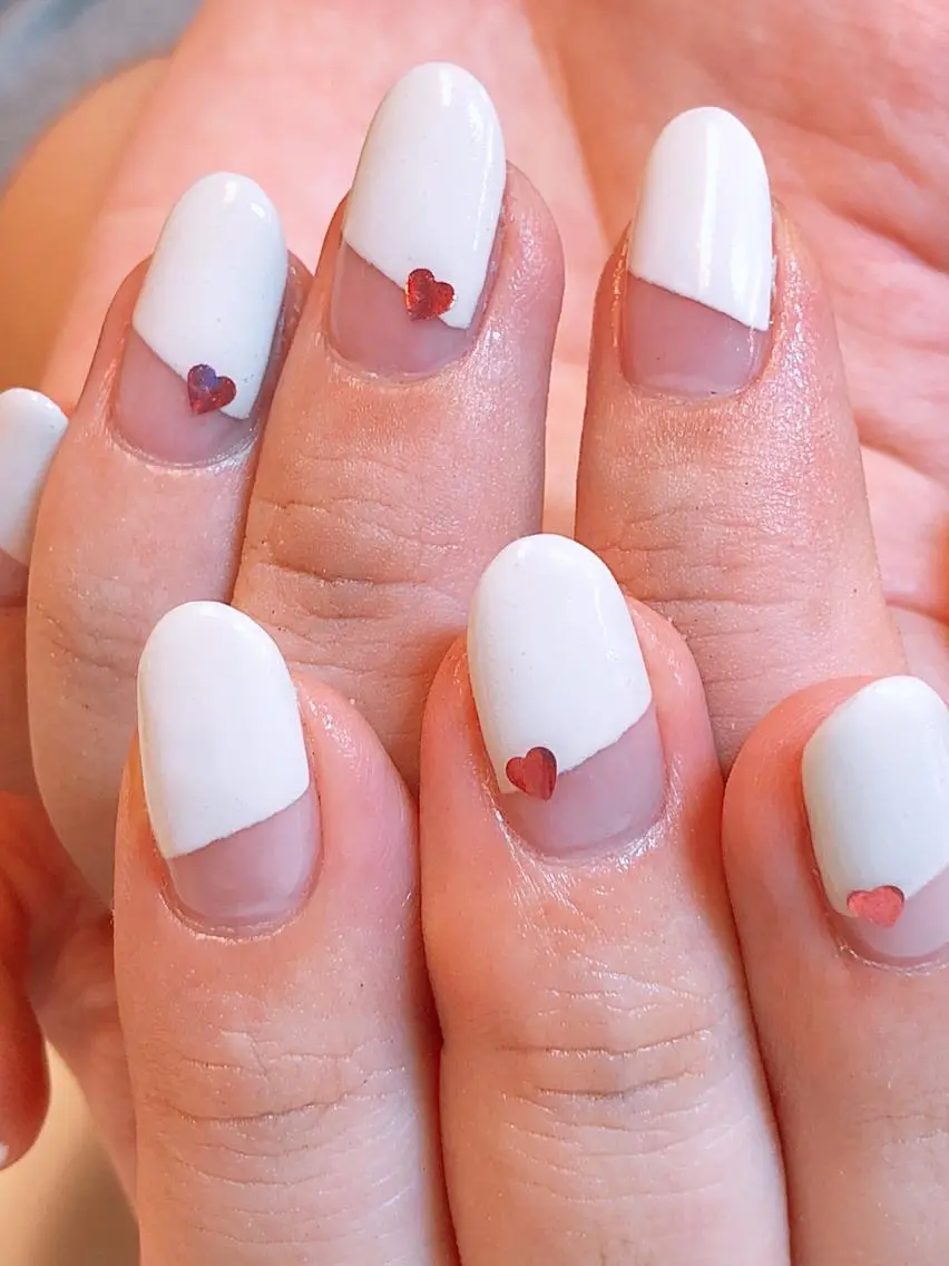 ネイル フレンチネイル 斜めフレンチ KIREIE NAILSのネイルデザイン