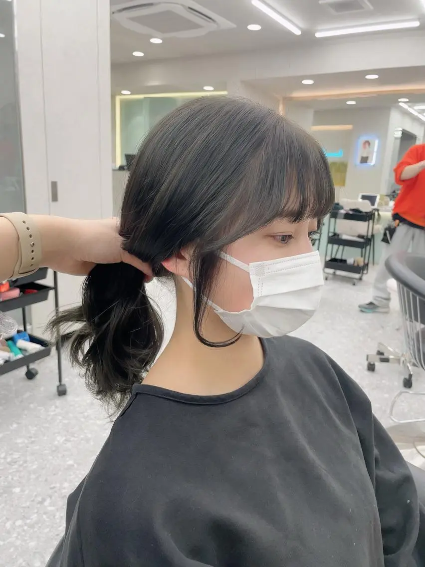 ミディアム 透明感オリーブ🫒/ ブリーチなしWカラーのヘアスタイル