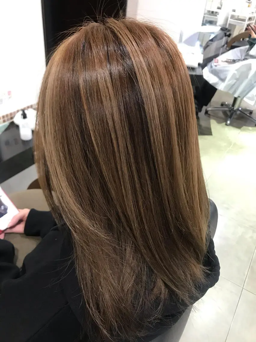 セミロング カラー ヘアアレンジ ハイライトカラー ハイライト 烏山 達也のヘアスタイル