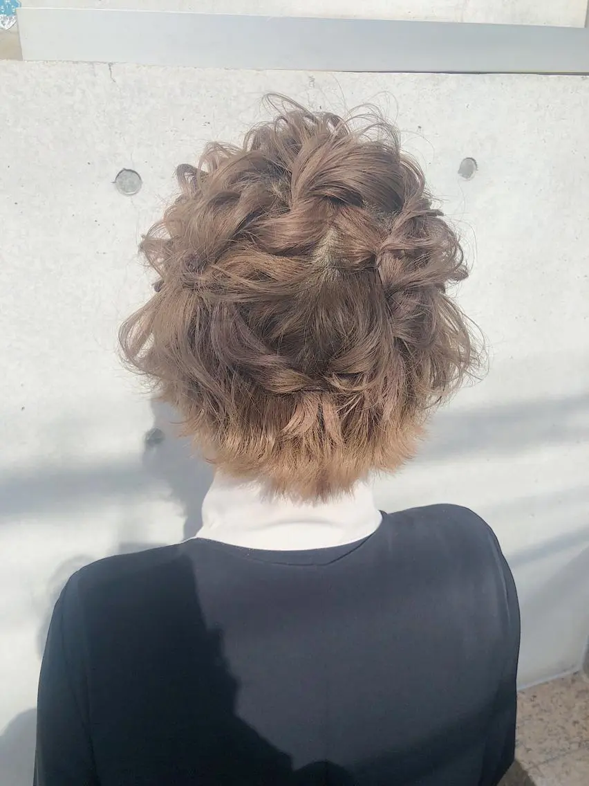 ショート カラー ヘアアレンジ ハイトーンカラー ショートヘア 菅 翔太のヘアスタイル
