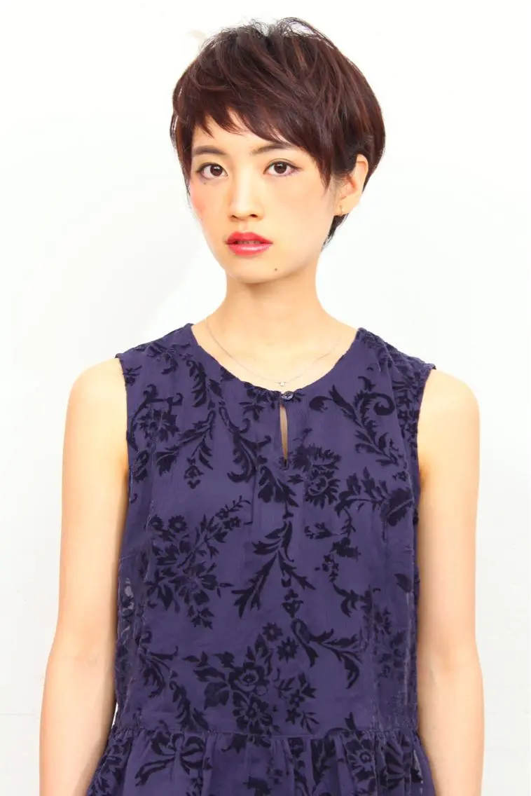 ショート カラー ボルドーカラー レッドカラー ショートヘア 青木 茂樹⭐️ 透明感カラーのヘアスタイル