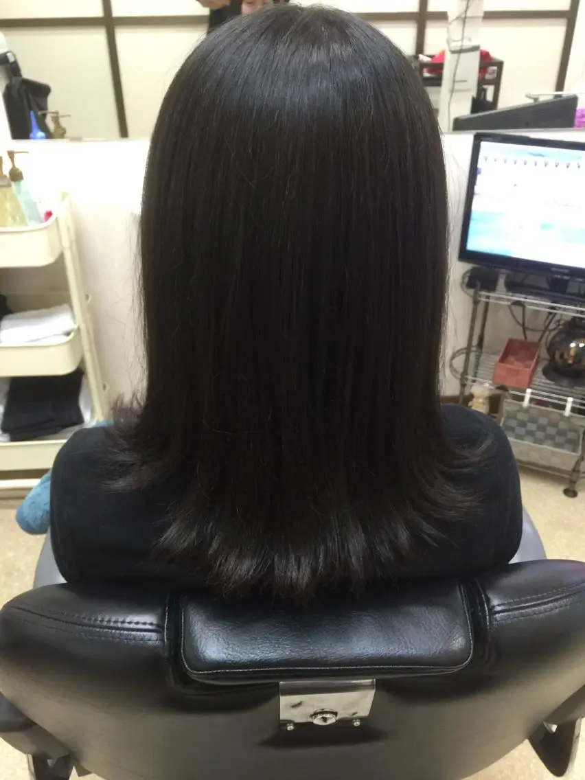 セミロング 外ハネヘア 石塚 浩のヘアスタイル