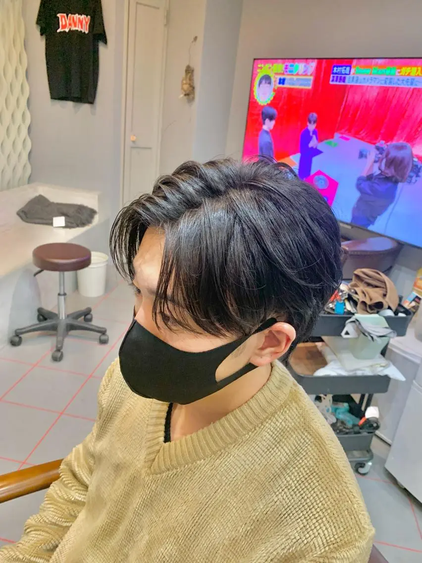 ショート メンズ センターパート 【扱いやすいパーマ】 眞鍋拓己のヘアスタイル
