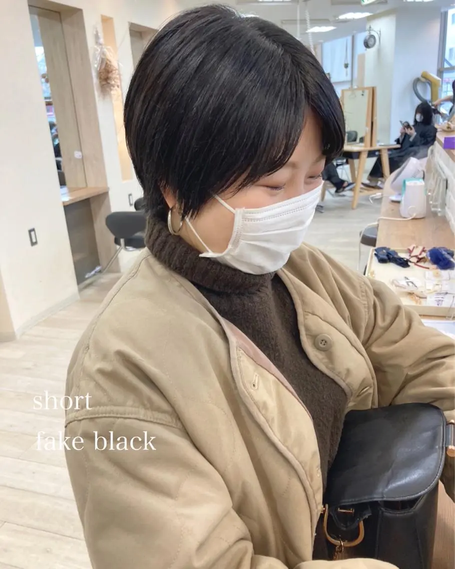 ショート カラー 切りっぱなしボブ ショートボブ ハンサムショート 黒髪 ボブ カット ヘアカラー トリートメント 初めてのショート お任せください✂️のヘアスタイル