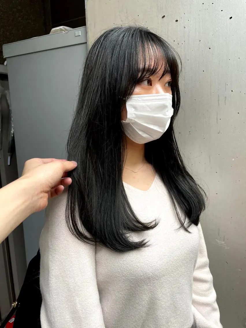 ロング カラー 透明感カラー グレージュ 学生 髪質改善🪄 イルミナカラー岩谷のヘアスタイル