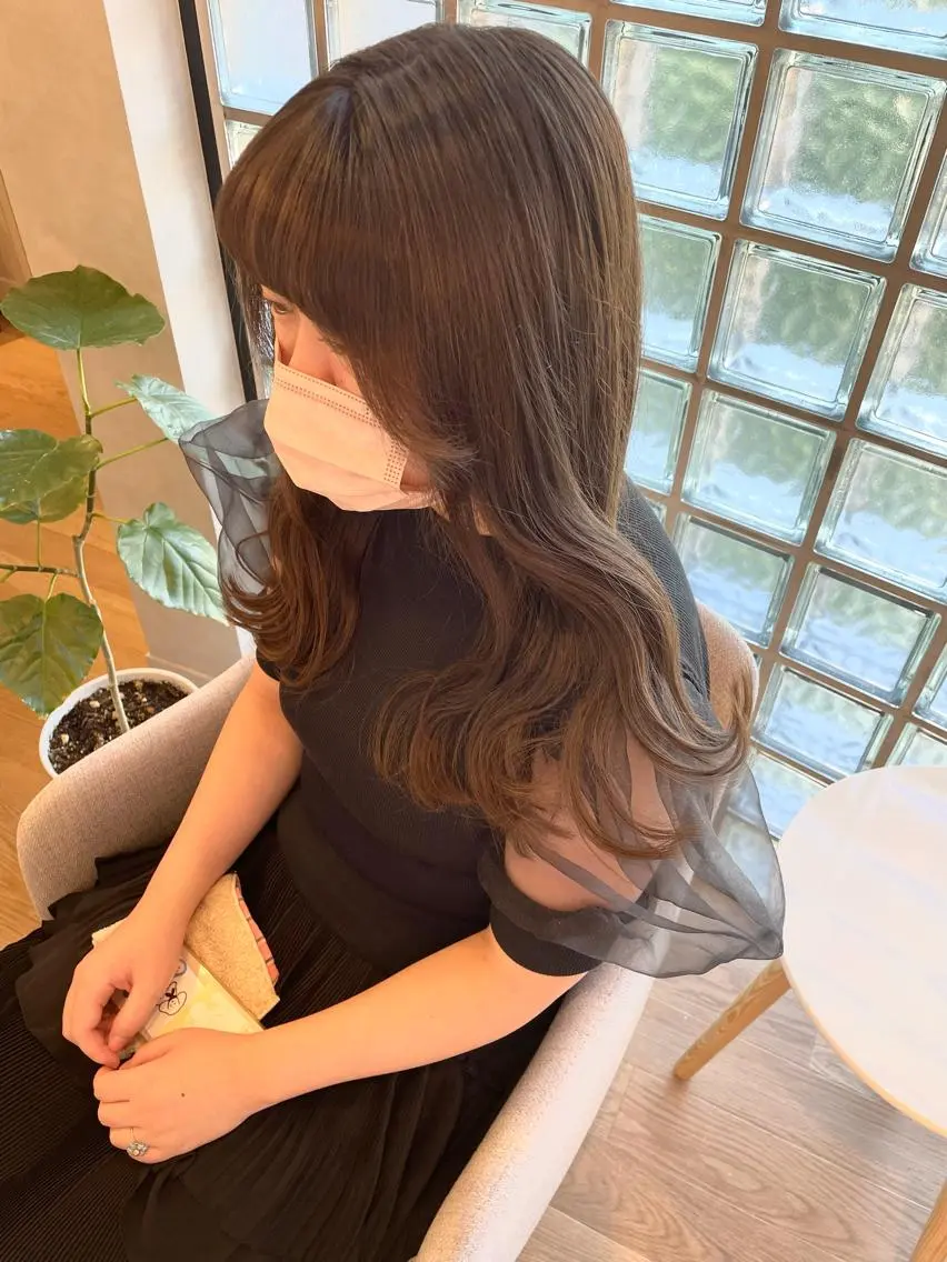 セミロング カラー ヘアアレンジ ベージュカラー くびれヘア ワンホンヘア 韓国ヘア🖤 YURINAのヘアスタイル