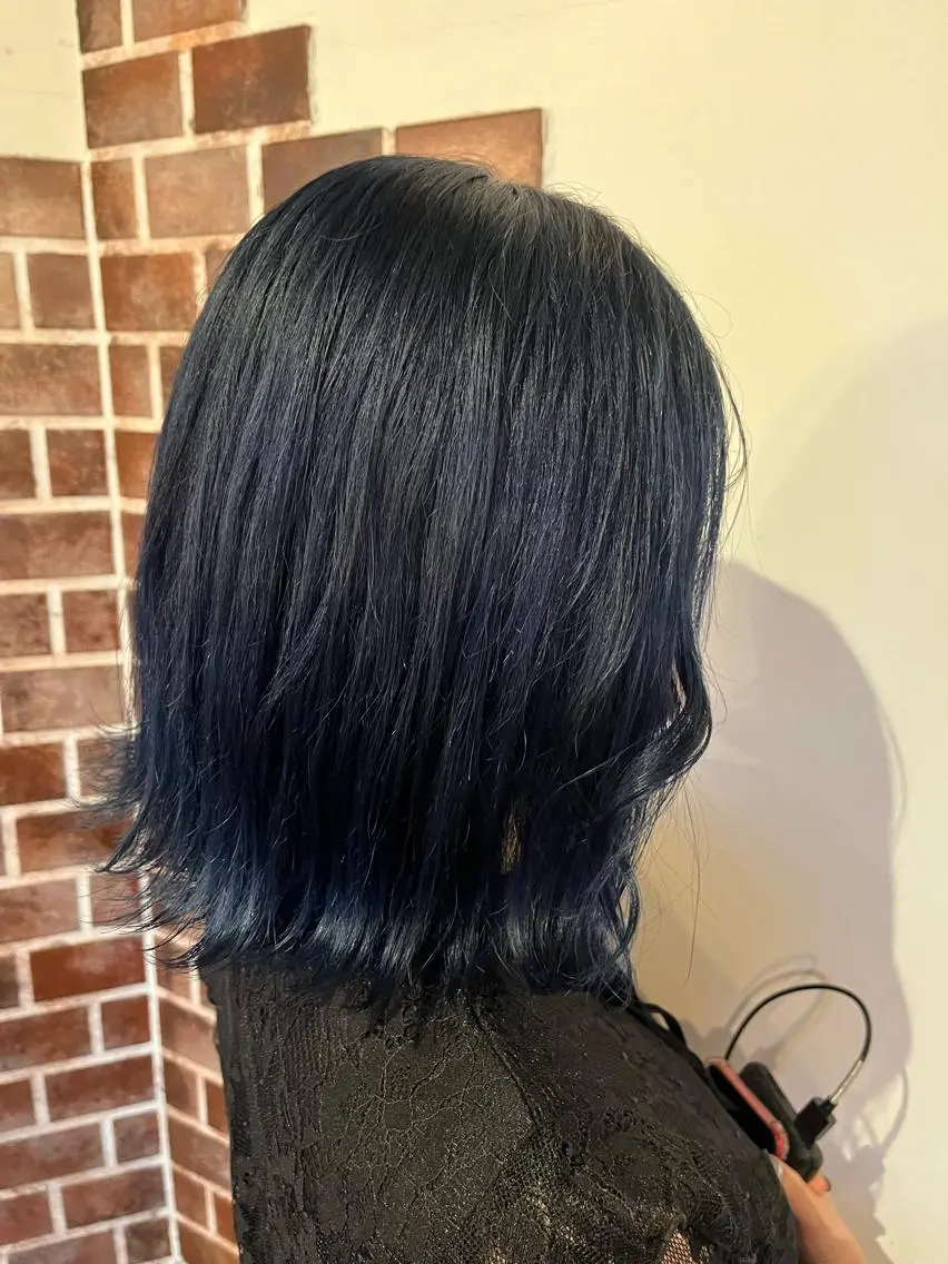 カラー ブルーカラー 松下 詩恵里のヘアスタイル