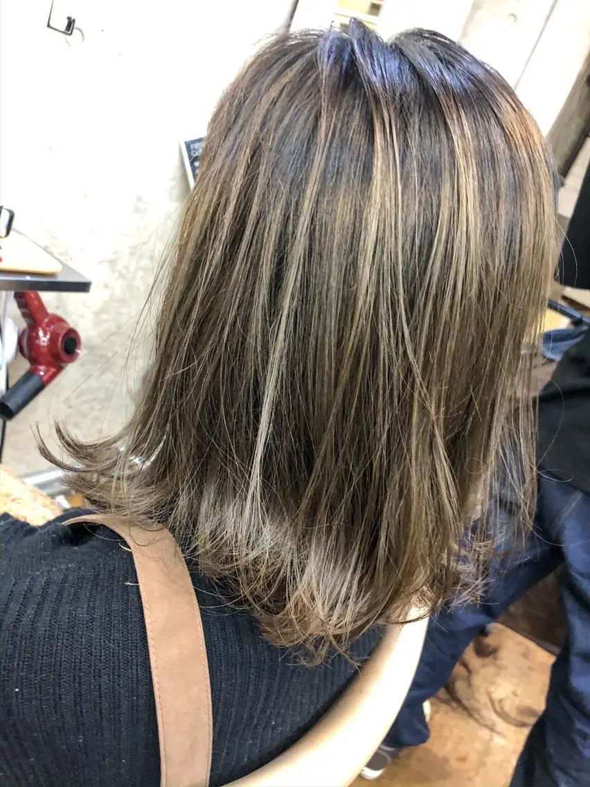 ミディアム カラー アッシュ バレイヤージュ ベージュカラー レイヤーカット カット ヘアカラー トリートメント ヘアセット センスをお届けします 大谷将生infpのヘアスタイル