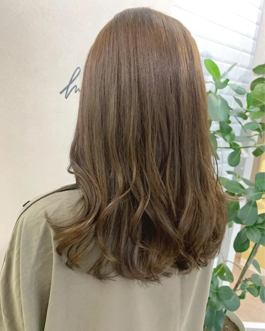 ロング カラー ベージュカラー ブリーチ ケアカラー ブリーチなしカラー オリーブベージュ カット ヘアカラー トリートメント hubhair レイヤー/透明感のヘアスタイル