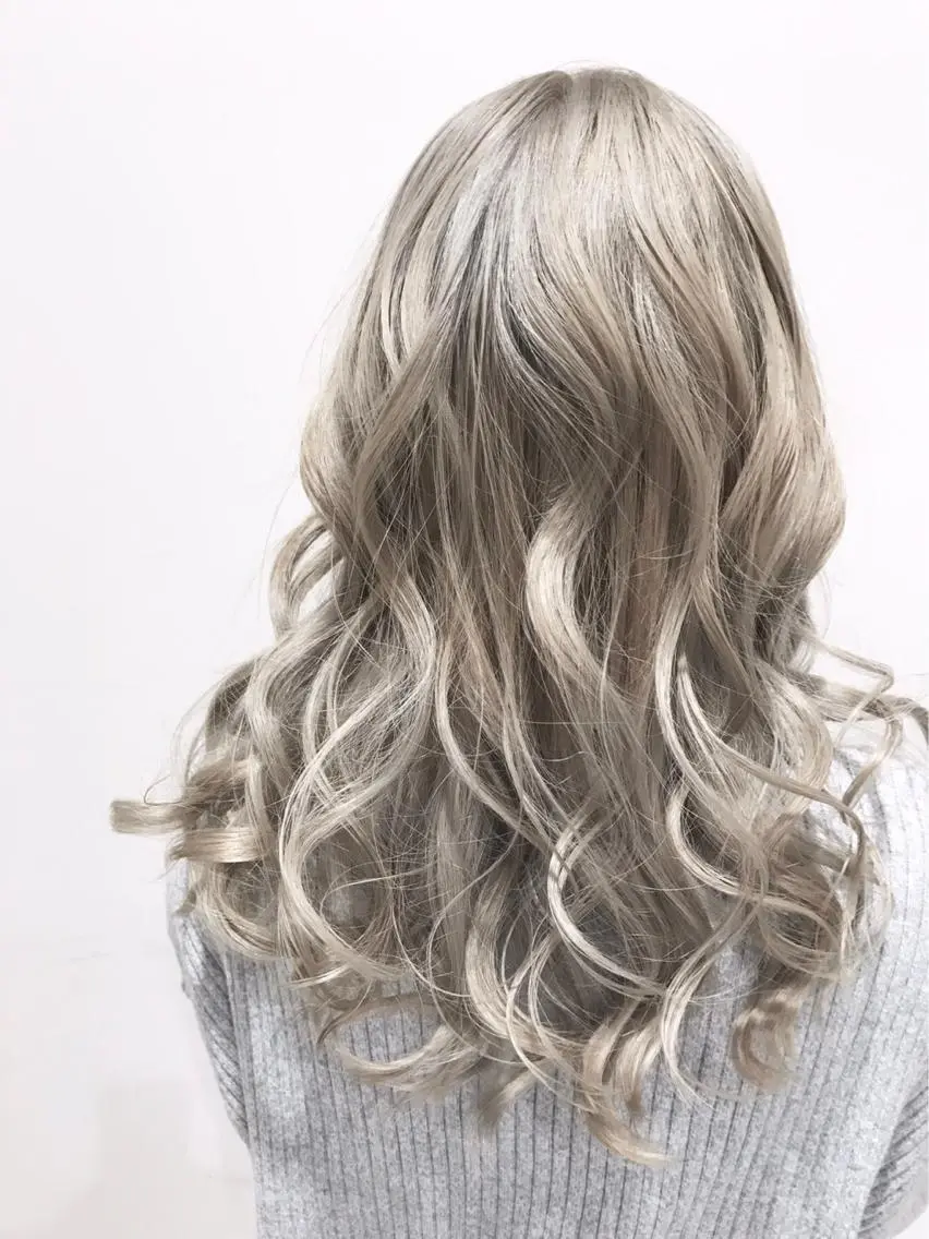 ロング カラー ブリーチ 🎊ルービック 京橋店💛のヘアスタイル