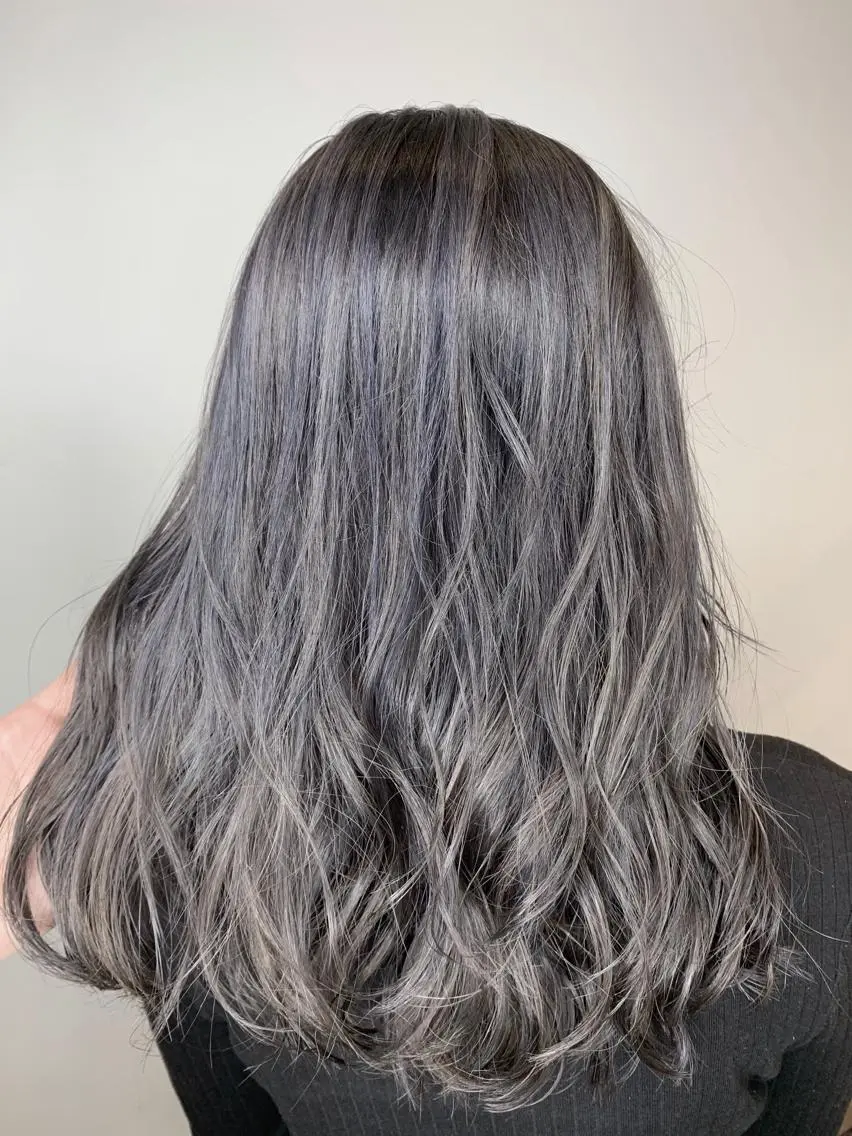 セミロング カラー グレージュ ハイライトカラー ハイライト シールエクステ♦️ レイヤー♦️福田晃大のヘアスタイル