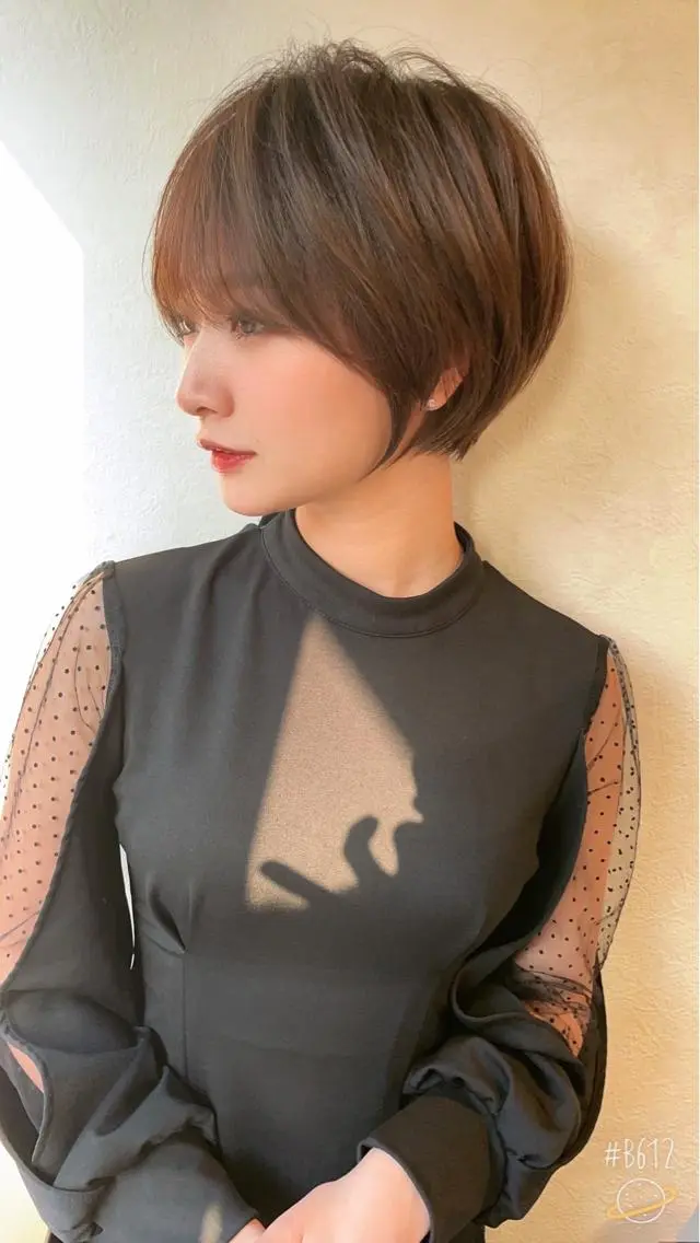 ショート 透明感オリーブ🫒/ ブリーチなしWカラーのヘアスタイル