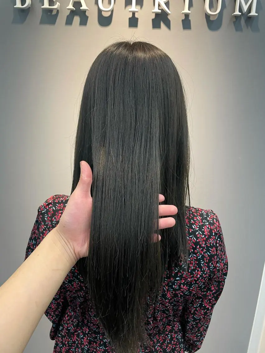 ロング カラー ひなた あゆみのヘアスタイル