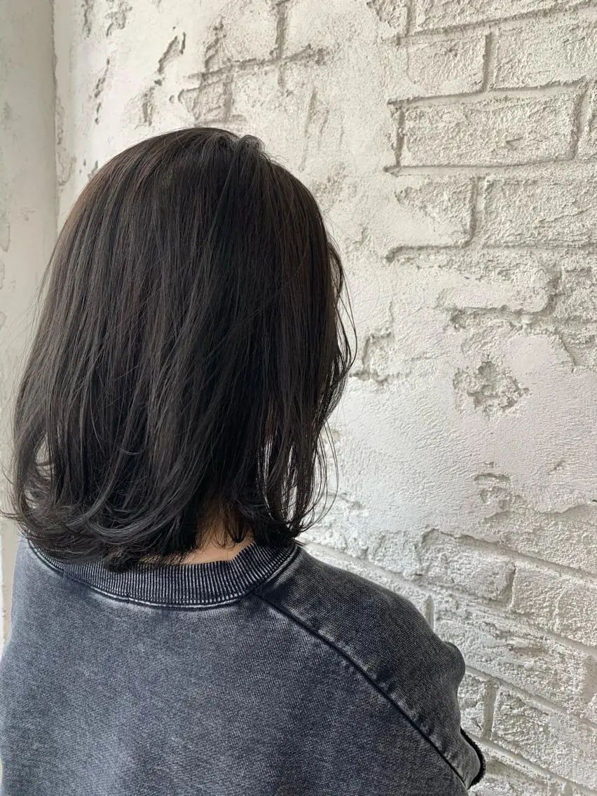 ミディアム カラー グレージュ イルミナカラー オリーブグレージュ オリーブグレー ブリーチ特化 ハイトーンRYOYAのヘアスタイル