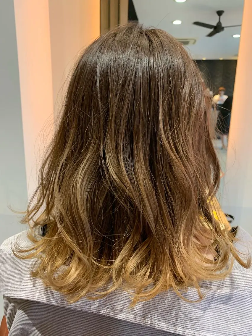 セミロング カット コンドウ サラのヘアスタイル