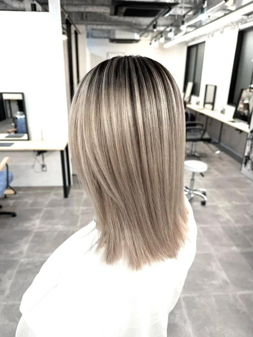 ミディアム シールエクステ エクステ ハイライト レイヤーカット ヘアカラー シール、 ハネエクステのヘアスタイル