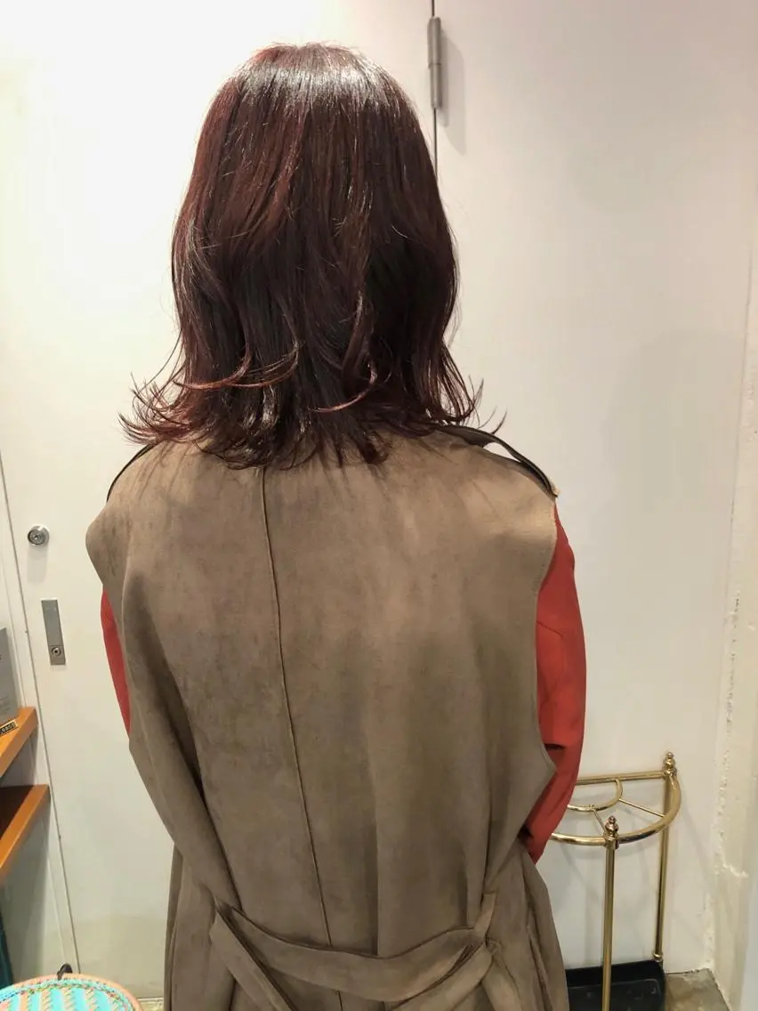 ミディアム カラー カット ヘアカラー トリートメント MIOベージュカラー 柔らかいカラーのヘアスタイル