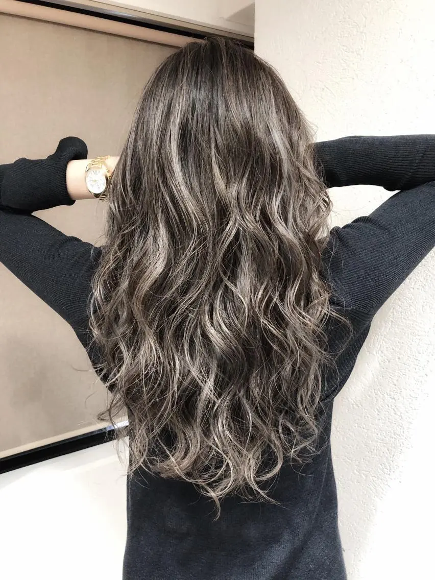 ロング カラー グレージュ ハイライトカラー 3Dハイライト ハイライト biscohair 髪にドラマを。のヘアスタイル