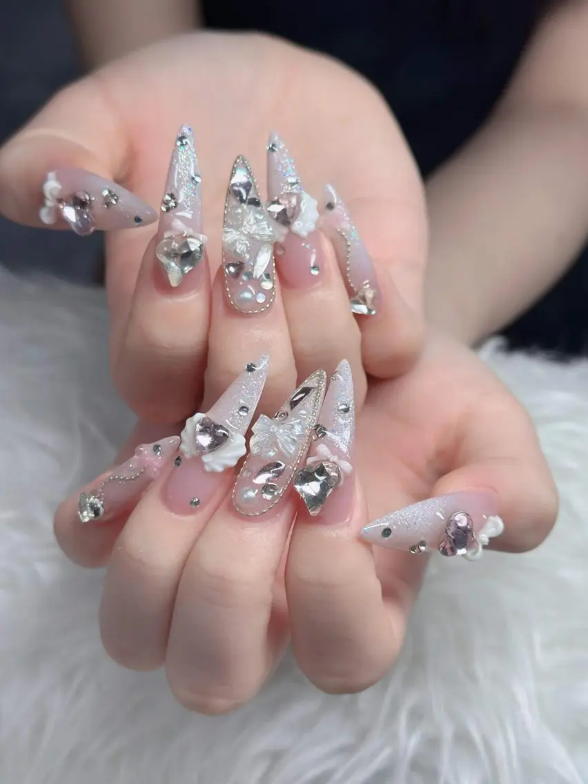 ネイル フレンチネイル ジェルネイル ガラスフレンチ ハロウィン ハート ハンドネイル H.baby Nail Salonのネイルデザイン