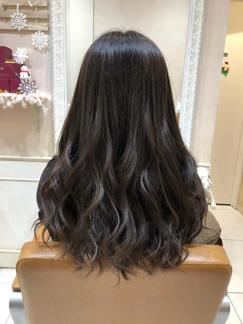 ロング カラー アッシュ グレージュ ハイライトカラー ハイライト ツヤ髪カラー💎 佐藤あきのヘアスタイル