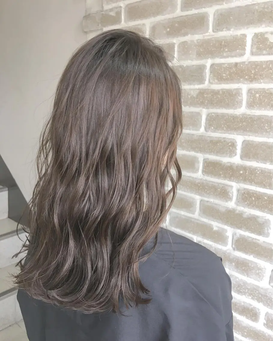 ロング カラー ヘアアレンジ アッシュ ベージュカラー エグチ アキラのヘアスタイル