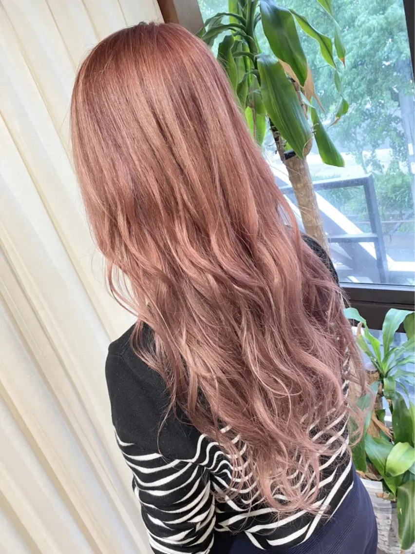 ロング カラー ピンクカラー ホワイトピンク ヘアカラー トリートメント ハイトーン/ブリーチ ルミエール/新栄/栄のヘアスタイル