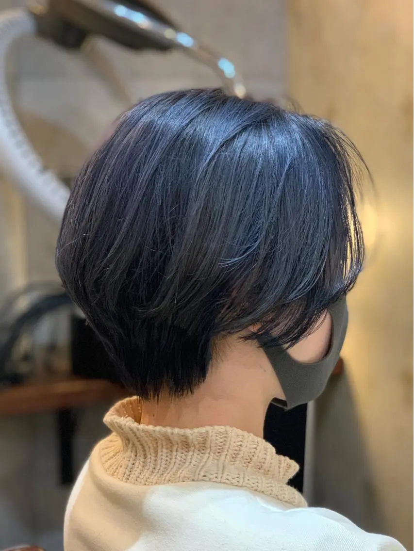 ショート カラー ハンサムショート 黒髪 ブルーカラー ブルーブラック ショートヘア ヘアカラー クバガワ シュンのヘアスタイル