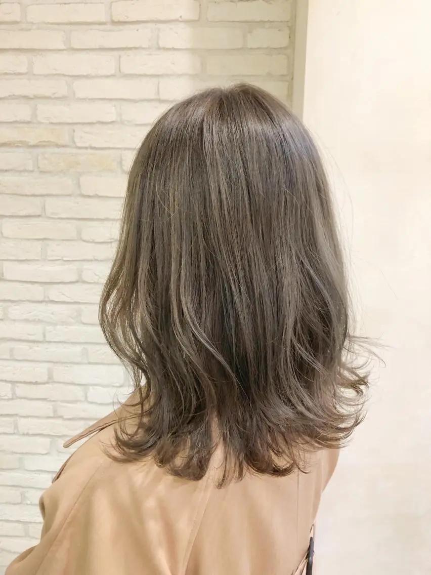 ミディアム カラー グレージュ ミルクティーグレージュ 大平 美沙のヘアスタイル