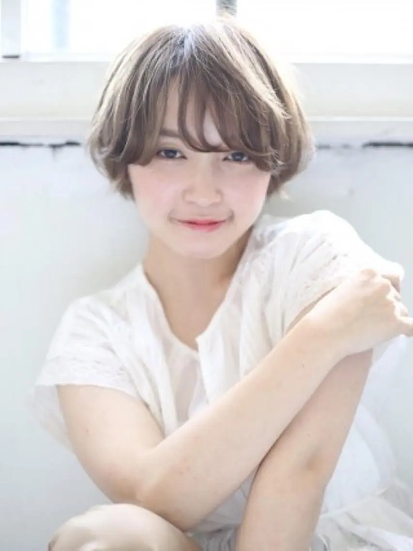 ミディアム 江原 彩華のヘアスタイル