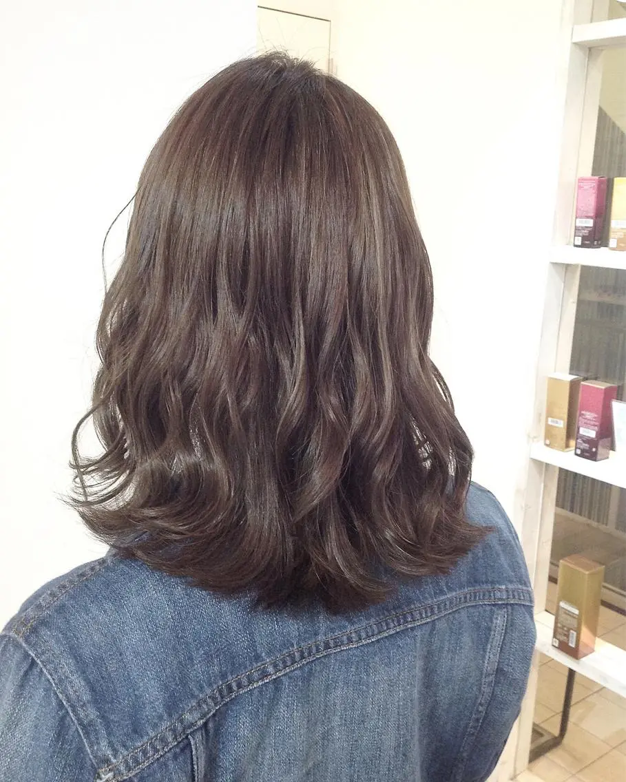 セミロング カラー ヘアアレンジ ハイライトカラー ハイライト 榎園 由美のヘアスタイル