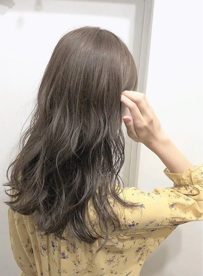 セミロング カラー ベージュカラー グレージュ 爆美女製造機 レイヤーのプロのヘアスタイル