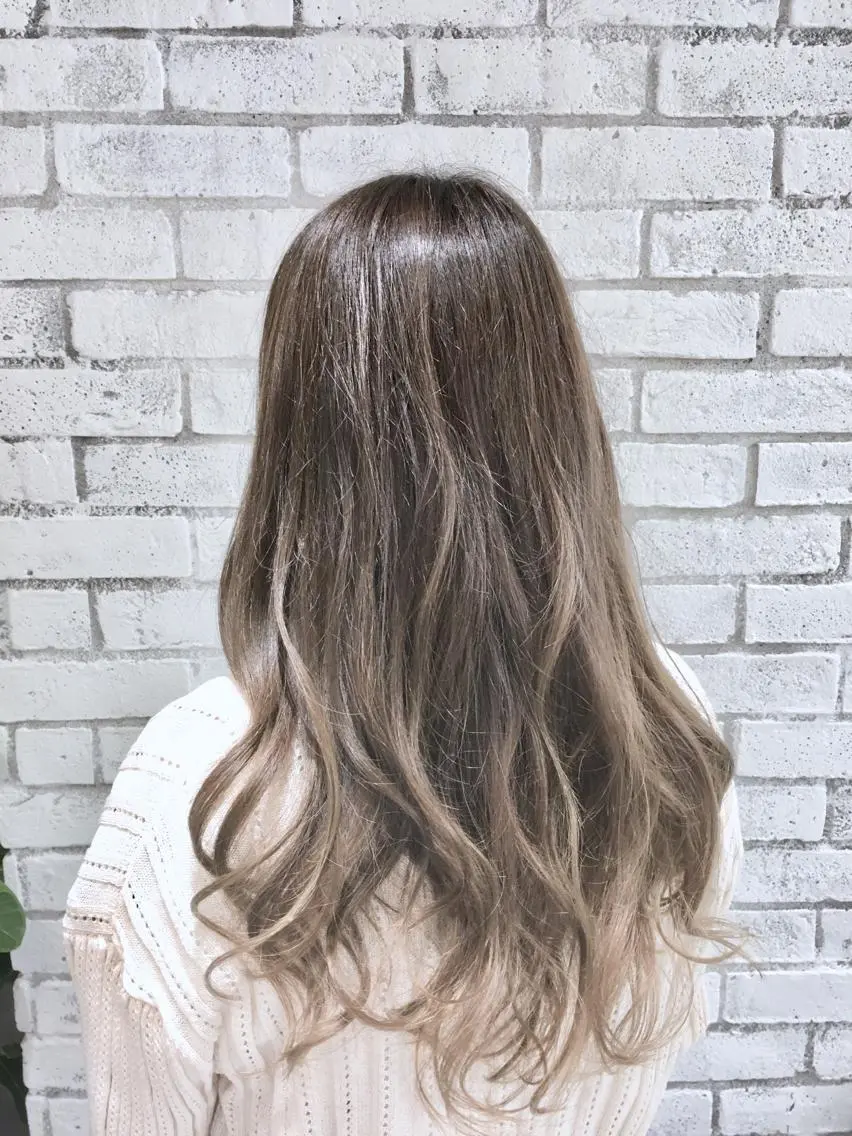 ロング カラー グラデーションカラー ハイライトカラー ハイライト ヘアカラー タワラ ソウタ Directorのヘアスタイル