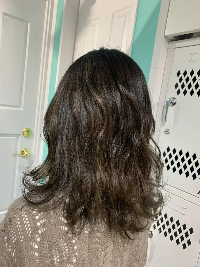 セミロング カラー ヘアカラー 高橋 奈津沙のヘアスタイル