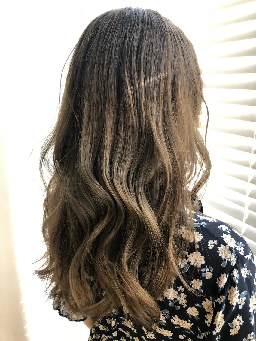 ロング カラー ヘアアレンジ ベージュカラー ブリーチ ヘアカラー レイヤー×ヘッドスパ *保田遥*のヘアスタイル