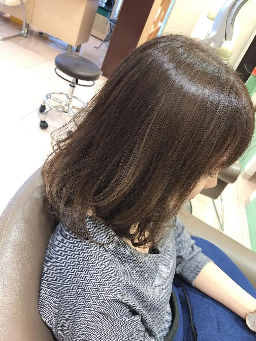 ミディアム 松田 みのりのヘアスタイル