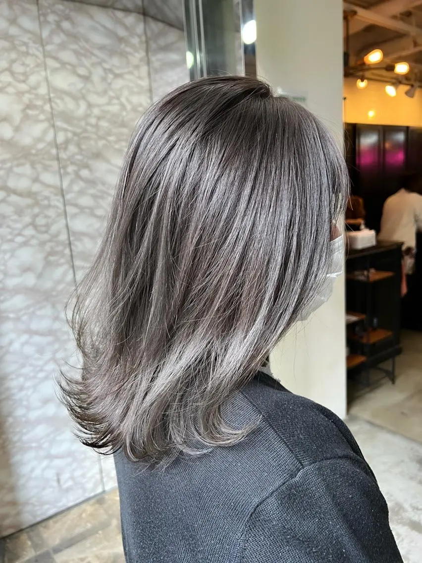 セミロング カラー ヘアアレンジ 透明感カラー グレージュ 🇺🇸海外レイヤー /カラーGOのヘアスタイル