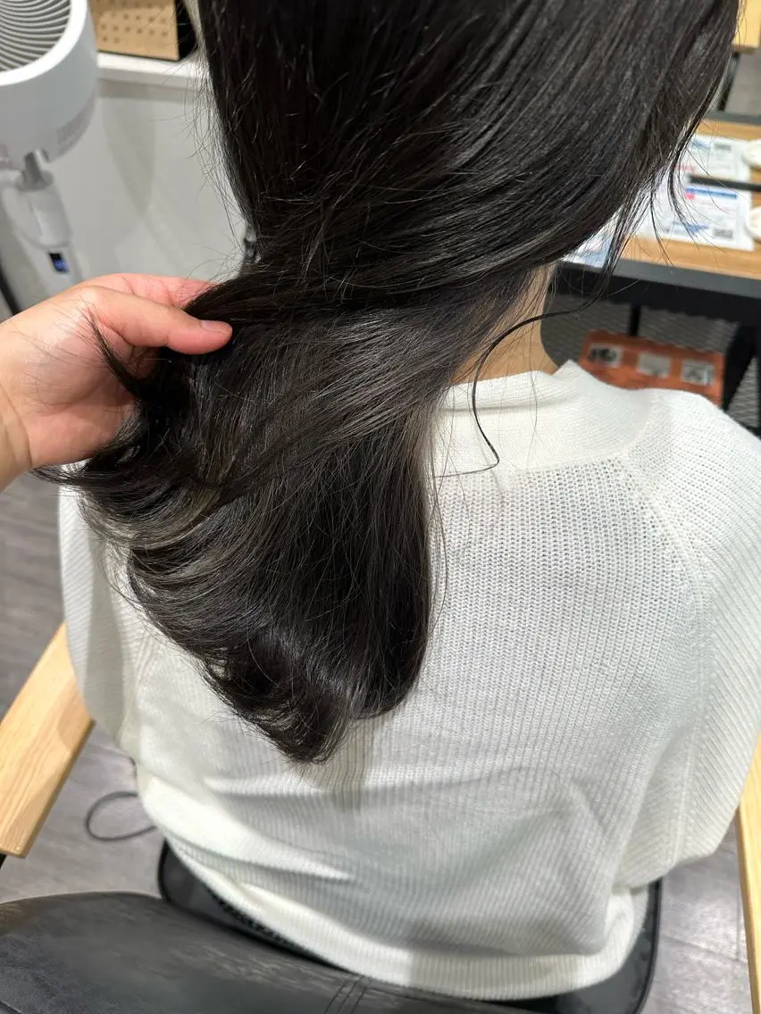 セミロング カラー グレージュ 艶髪レイヤー上田 紗也🇰🇷💗のヘアスタイル