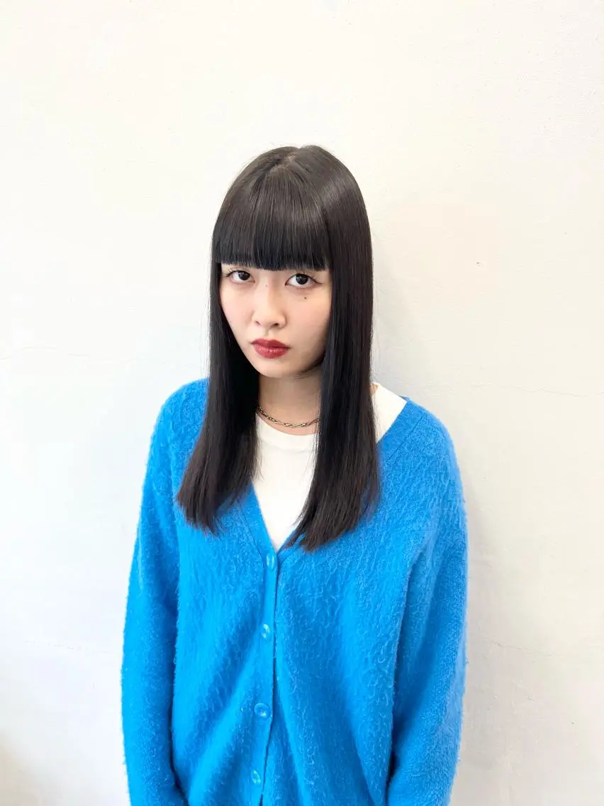 セミロング カラー ヘアアレンジ 黒髪 ブルーカラー ブルーブラック カット ヘアカラー トリートメント HARU//原宿🤍 リピート率NO.1のヘアスタイル