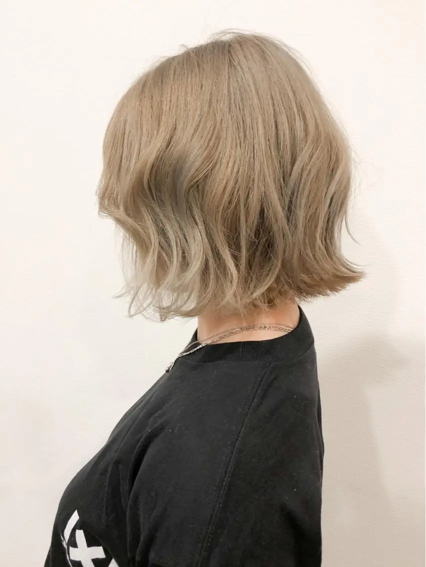 ショート カラー ブリーチ レイヤーカット ダメージレスサロン✨ kayo🌱のヘアスタイル