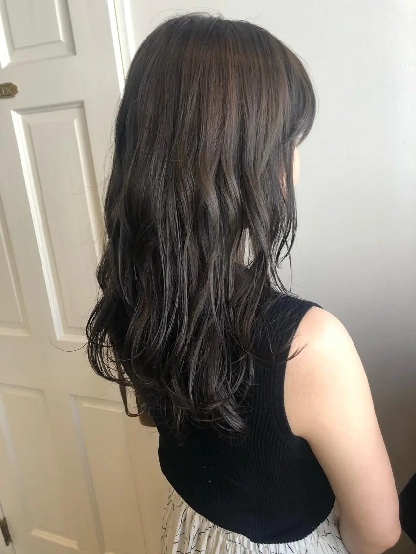 セミロング カラー カット ヘアカラー トリートメント MIOベージュカラー 柔らかいカラーのヘアスタイル