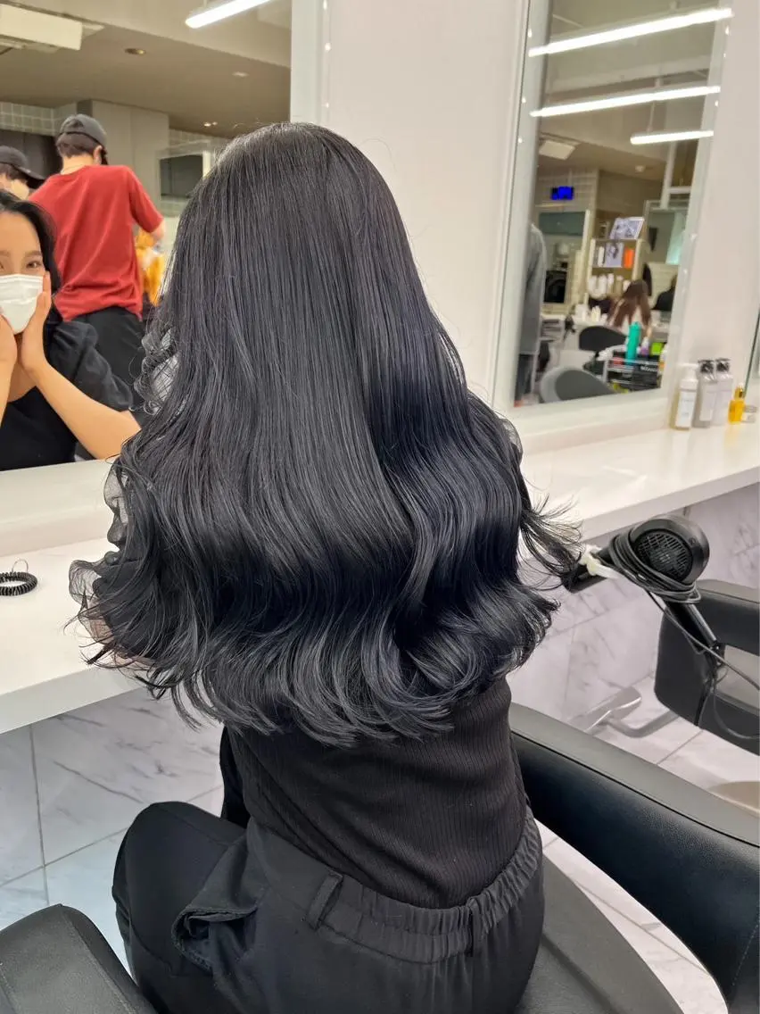 セミロング カラー パーマ ヘアアレンジ メンズ キッズ ネイル マツエク・マツパ アイブロウ カット ヘアカラー トリートメント 韓国系🇰🇷🩶 艶暗髪/MEIのヘアスタイル