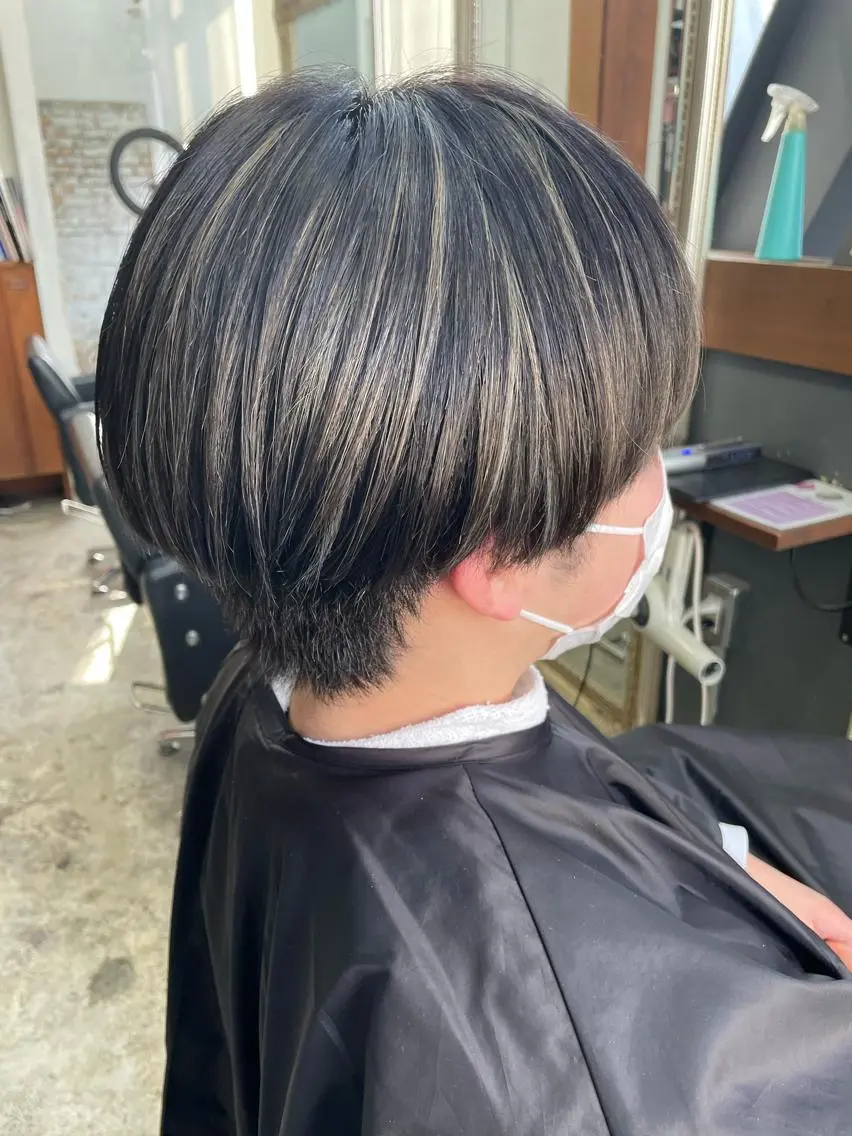 ショート ヘアカラー 大内 志穂のヘアスタイル