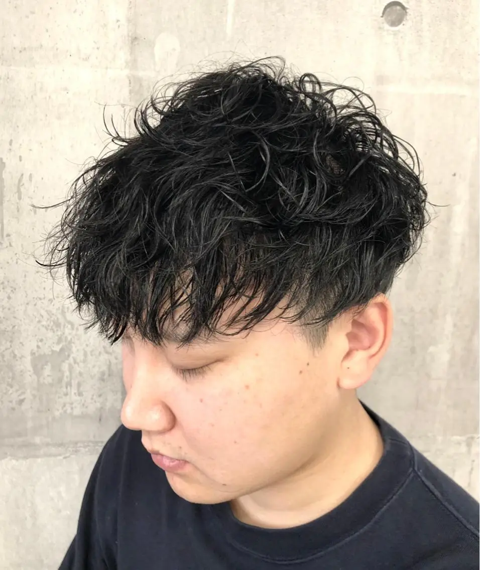 ショート メンズ メンズパーマ ショート、韓国メンズ ヘアのかつらぎのヘアスタイル