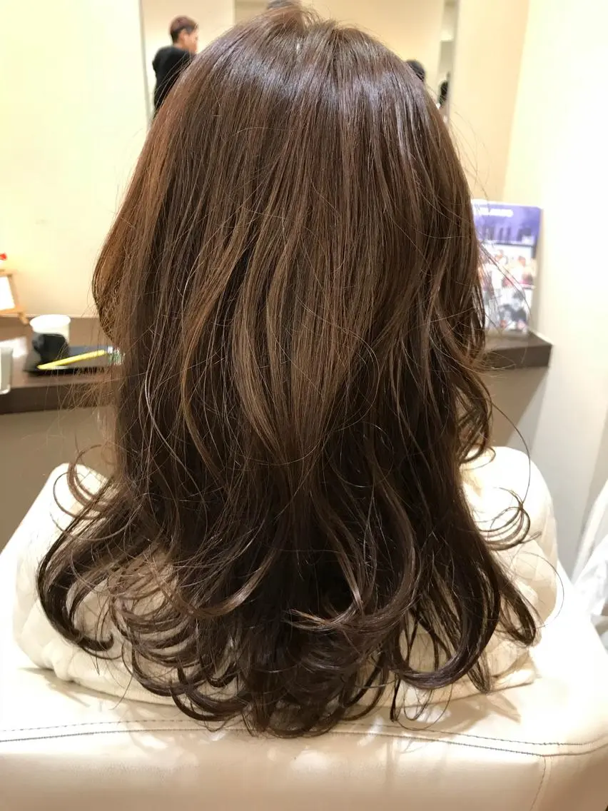 セミロング カラー セミロングパーマ ベージュカラー 透明感カラー デザインカラー ハイトーンカラー BIANCO北堀江 AKANEのヘアスタイル
